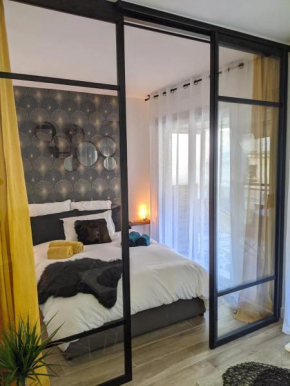 Central Location - 2-bed Cannes Apt